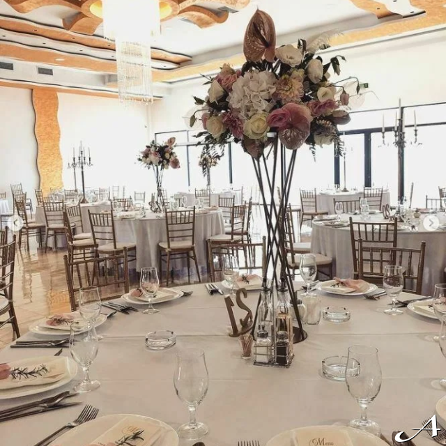 Event centar - dekorisani stolovi