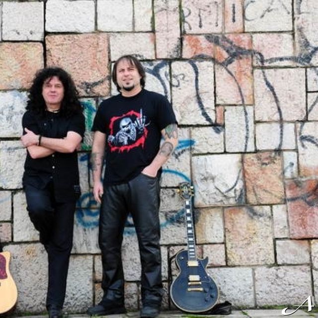 Klub KPGT - dva muzičara sa gitarama