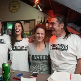 Udruženje rok muzičara - članovi u baru