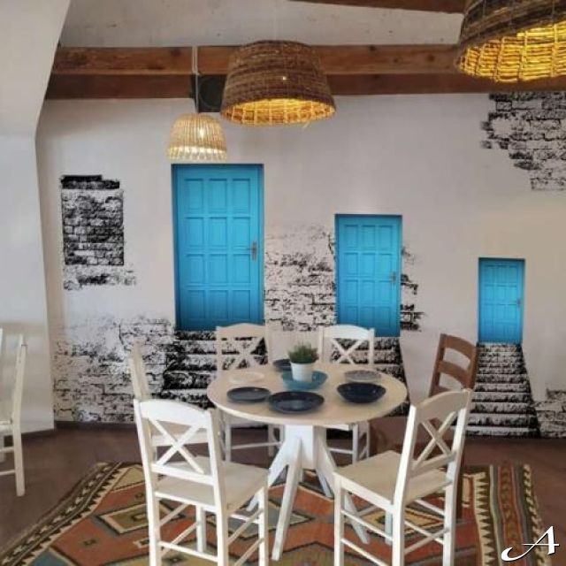 Restoran Mala plava vrata - sto i stolice