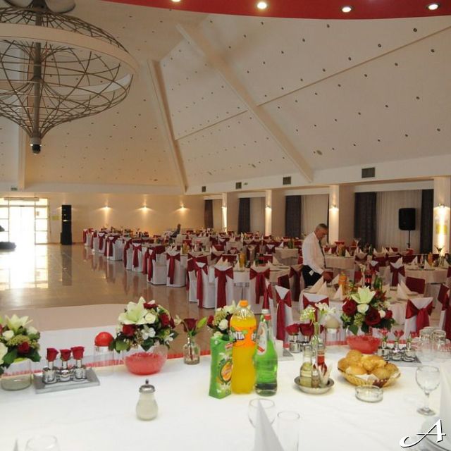 Svečana sala Nera - dekorisani stolovi za doček