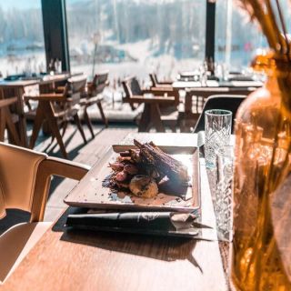 Dolly Bell Kopaonik - sto sa hranom