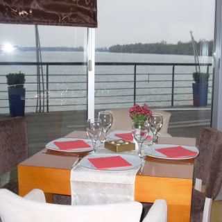 Splav restoran Sirena - sto sa pogledom