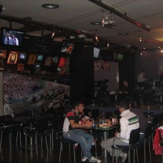 Sport Cafe - gosti u baru