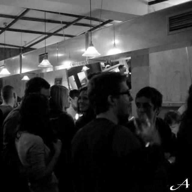 Passengers Bar - ljudi u gužvi