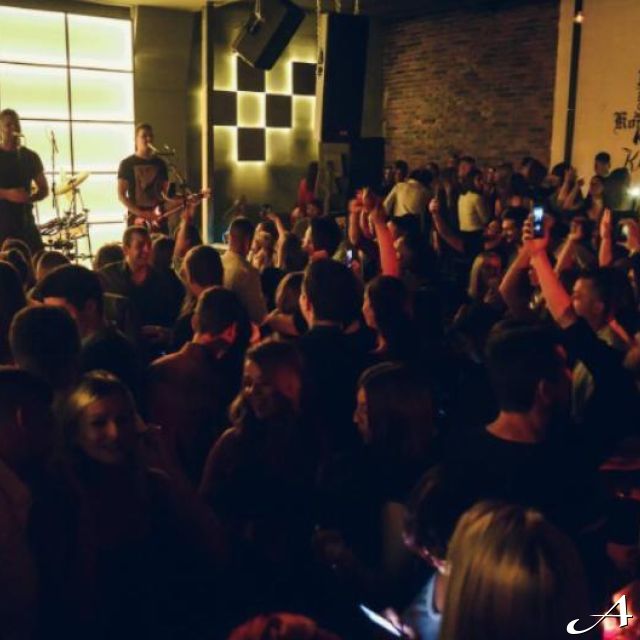 Klub Komitet - gužva i svetla