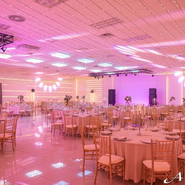 Svečana sala - prazni stolovi i stolice