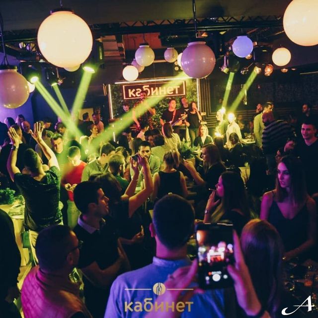 Klub restoran Kabinet - ljudi slave Novu godinu