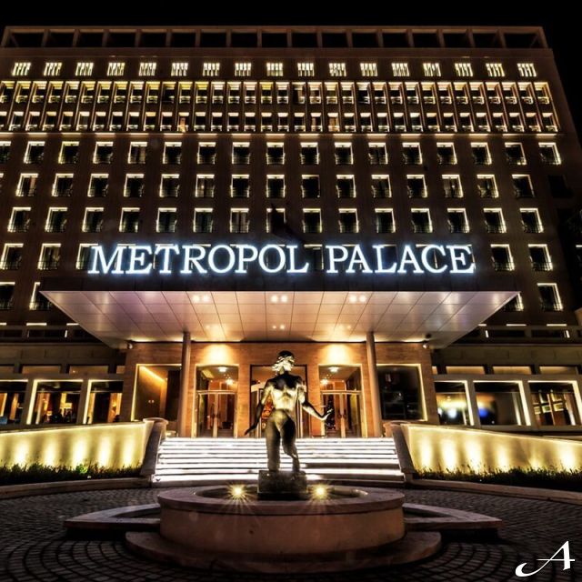 Hotel Metropol Palace - osvetljena fasada noću