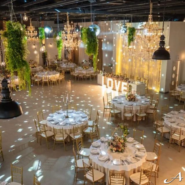 Love House - praznična dekoracija i stolovi