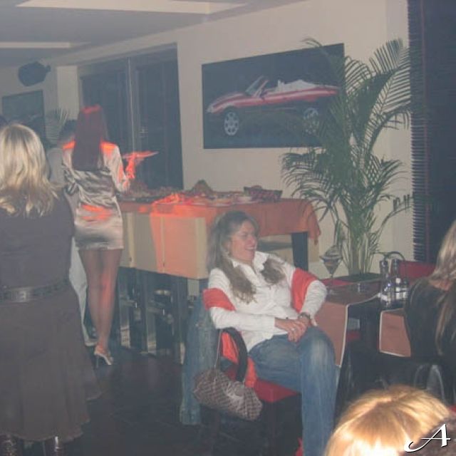 Poslovni klub - ljudi na žurci