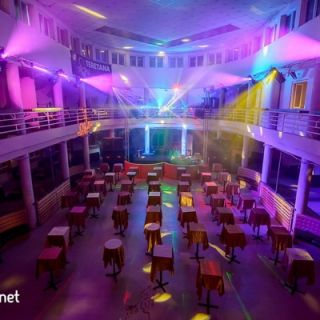 Ušće Colosseum - prazna sala sa svetlima