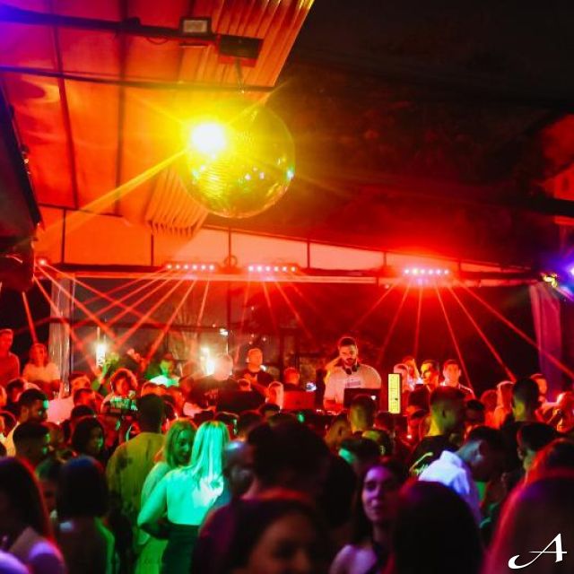 Klub Tranzit - gužva i svetla
