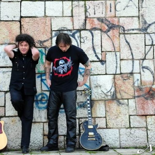 Klub KPGT - dva muzičara sa gitarama