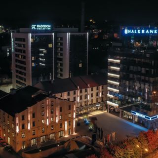 Hotel Radisson Collection - noćni pogled