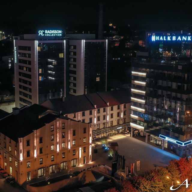 Hotel Radisson Collection - noćni pogled