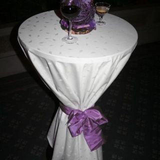 Nova godina u hotelu Continental - sto sa pićem