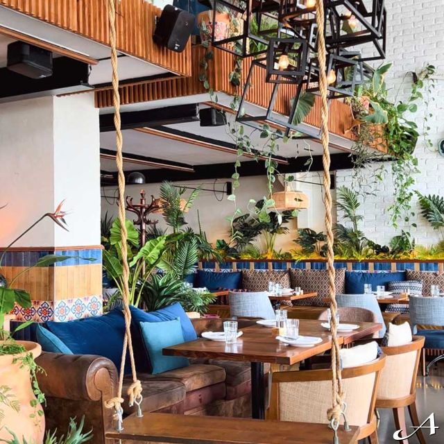 Toro Latin GastroBar - unutrašnjost sa ljuljaškom