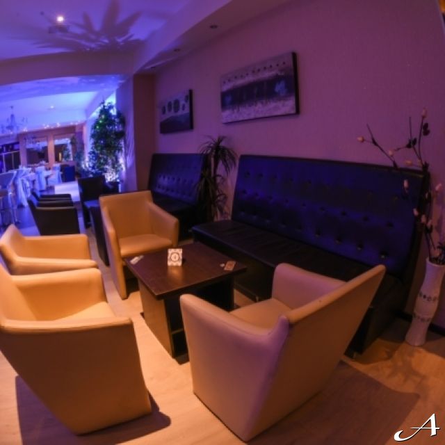 Event centar Satelit - ugao sa stolicama
