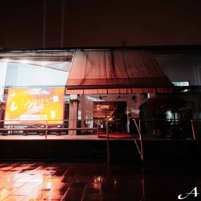 Kafana Druga Kuća - ulaz noću