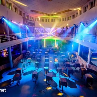 Ušće Colosseum - prazna sala sa svetlima