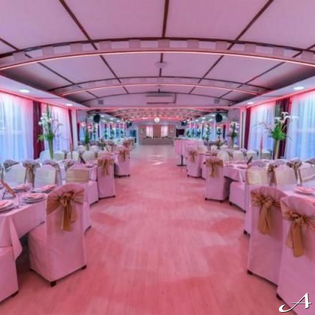 Brod restoran Flamingo - elegantno uređena sala
