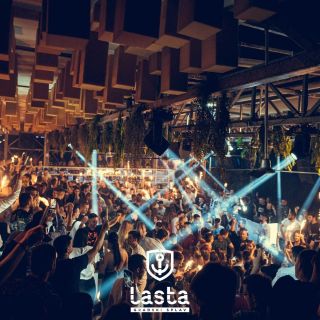 Splav Lasta - gužva i svetla