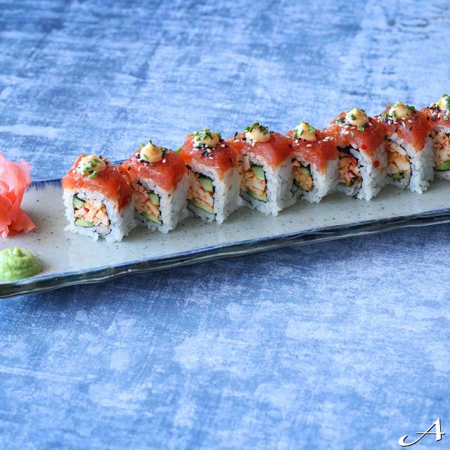 Toro Latin GastroBar - sushi na tanjiru