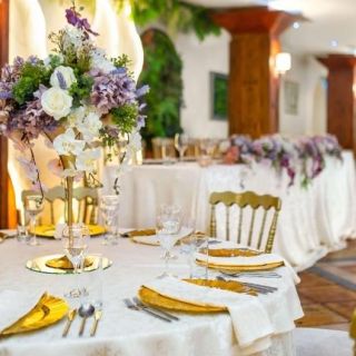 Doček Nove godine - elegantno dekorisan sto