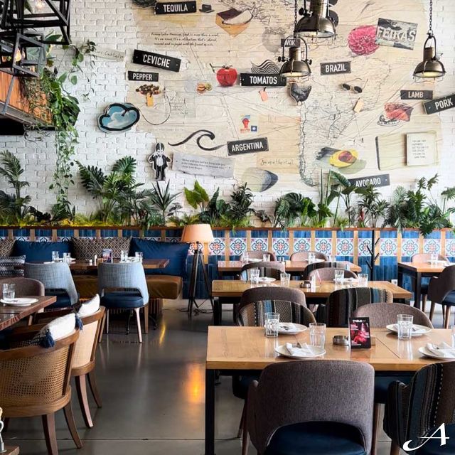 Toro Latin GastroBar - enterijer sa stolovima