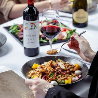 Doček Nove godine - večera i vino