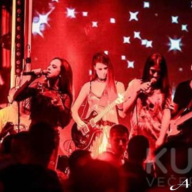 Klub Kasina - bend na sceni