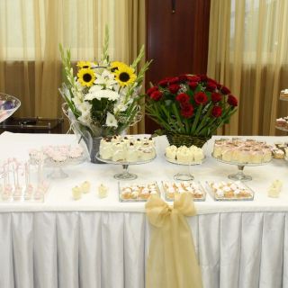 Hotel Orašac - sto sa poslasticama