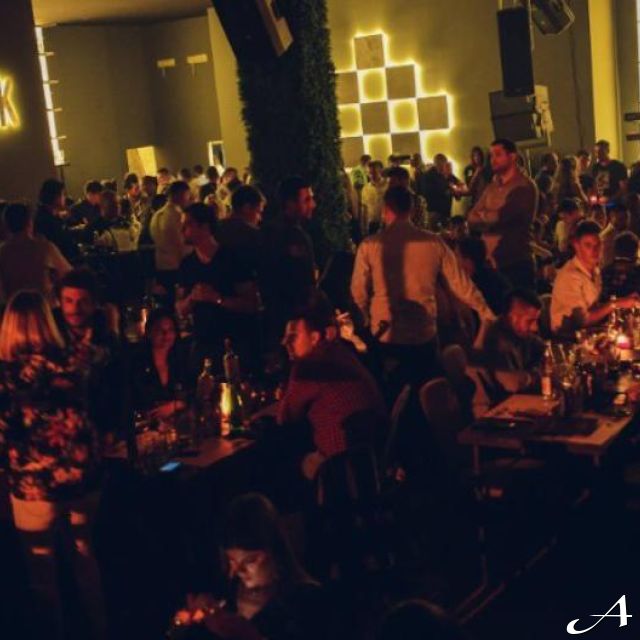 Klub Komitet - gužva i svetla