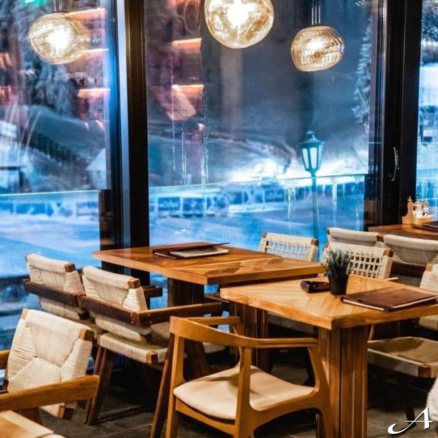 Dolly Bell Kopaonik - prazni stolovi i stolice