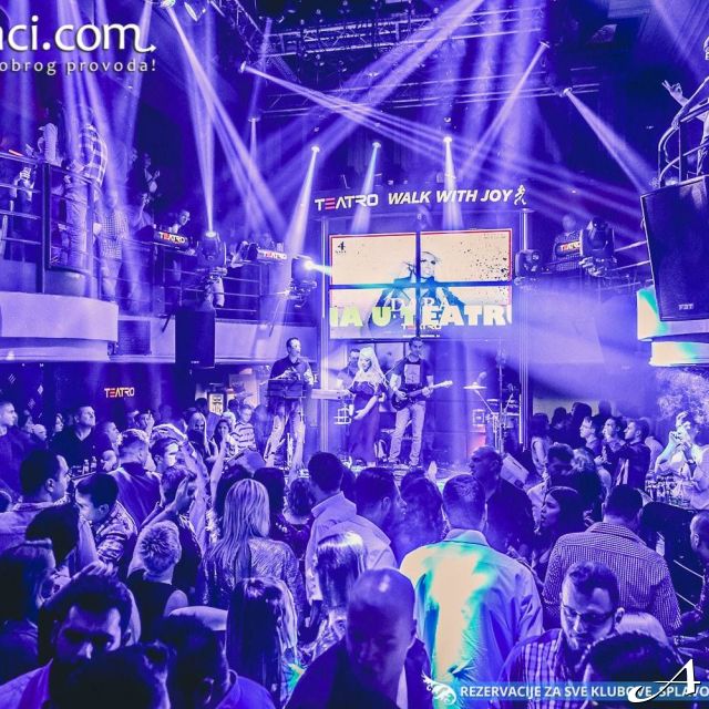 Nova godina u klubu Teatro - gužva i svetla