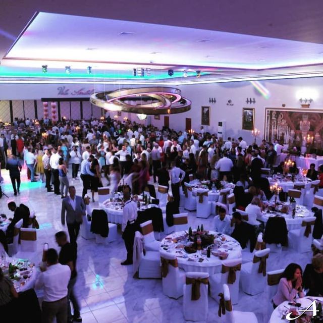Vila Anđela - praznična sala puna gostiju