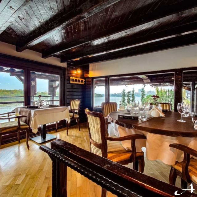 Restoran Bahus Inn - praznični enterijer