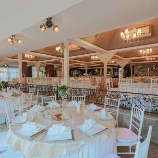 Restoran Princ - prazni stolovi