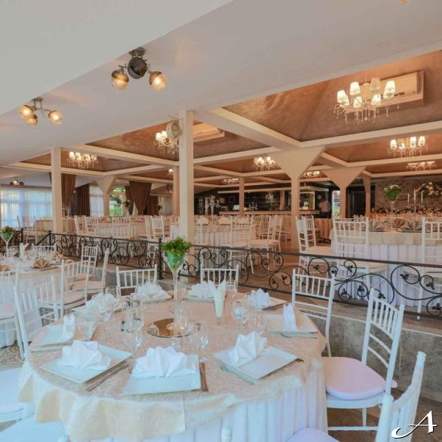 Restoran Princ - prazni stolovi