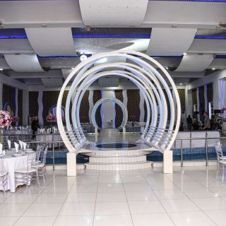 Restoran Inter Hollywood - dekoracija i stolovi