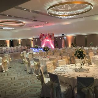 Hotel Crowne Plaza - elegantno dekorisane sale