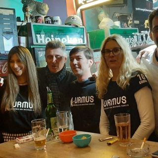 Udruženje rok muzičara - ljudi u baru