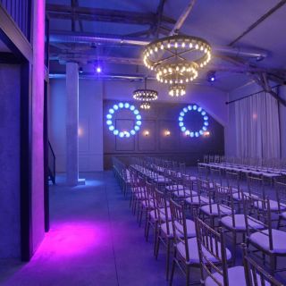 Event centar Beton sala - prazne stolice i osvetljenje
