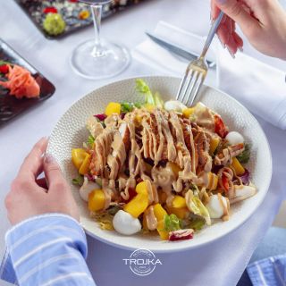 Restoran Boutique Trojka - salata sa piletinom