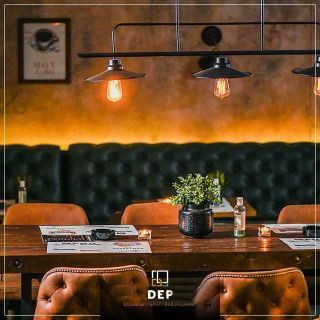 Dep Lounge Bar - sto i lampe