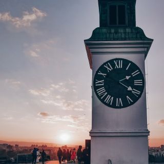 Doček Nove godine - sat na trgu