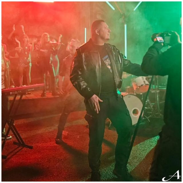Nova godina - pevač na sceni
