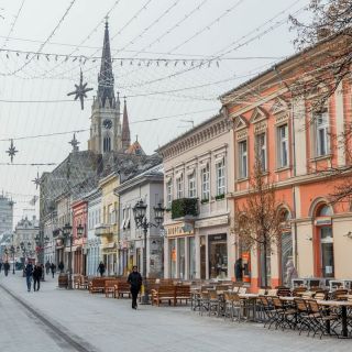 Doček Nove godine - prazna ulica i kafići