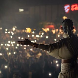 Koncert - pevačica pred publikom